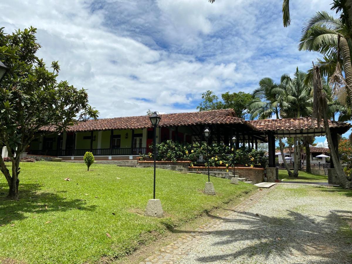 Finca Hotel La Esperanza Montenegro Bagian luar foto